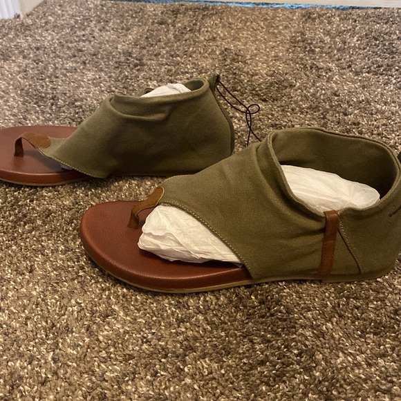 Maurices Women’s Open Toe Thong Sandals Olive Green Fabric To Ankle Sz 8.5 NWT - Picture 5 of 6